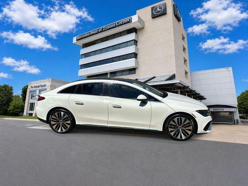 Polar White 2023 Mercedes-Benz EQE 350 4MATIC+
