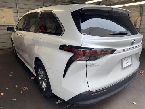 2024 Toyota Sienna XLE