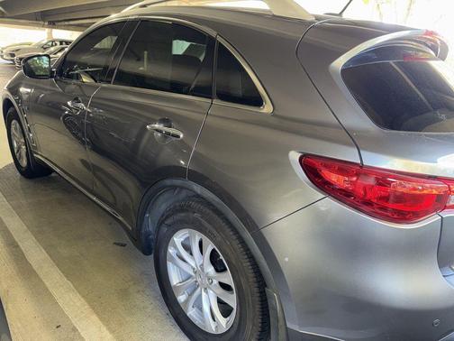 2014 INFINITI QX70 Base