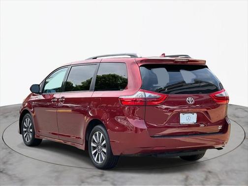 2020 Toyota Sienna XLE