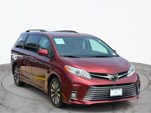 2020 Toyota Sienna XLE