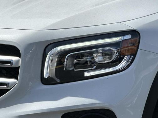 Digital White Metallic 2022 Mercedes-Benz GLB 250 4MATIC