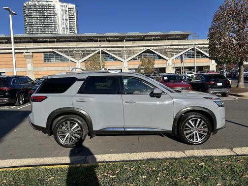 2022 Nissan Pathfinder Platinum 4WD