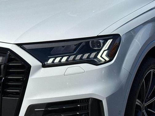 2023 Audi Q7 55 Premium Plus