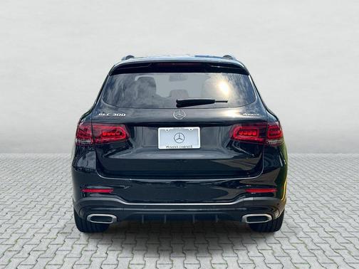 Black 2022 Mercedes-Benz GLC 300 4MATIC