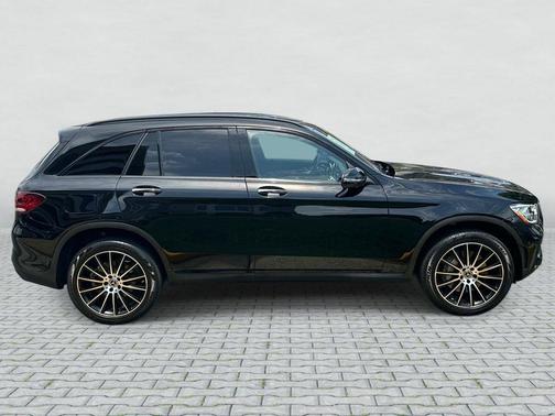 Black 2022 Mercedes-Benz GLC 300 4MATIC