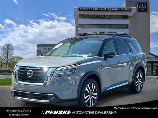 Solid Gray/Super Black 2023 Nissan Pathfinder Platinum 4WD