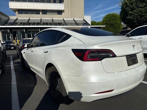 Pearl White Multi-Coat 2023 Tesla Model 3 Standard Range