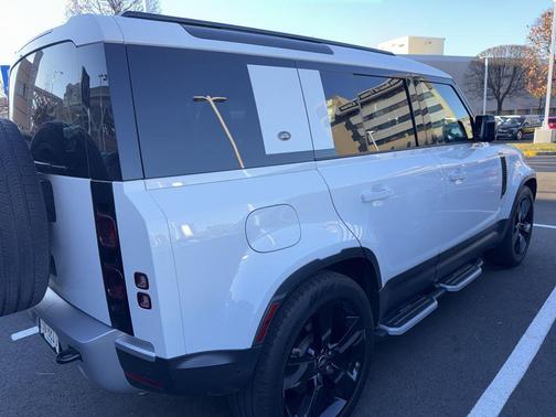 2024 Land Rover Defender 110 P300