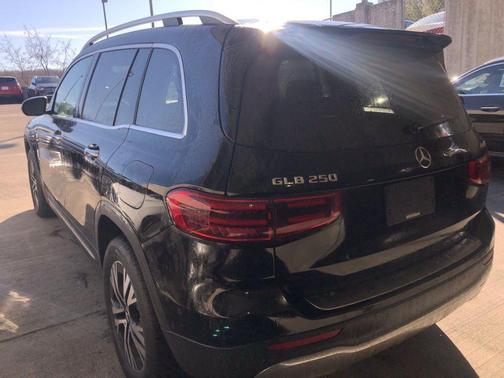 2025 Mercedes-Benz GLB 250 4MATIC