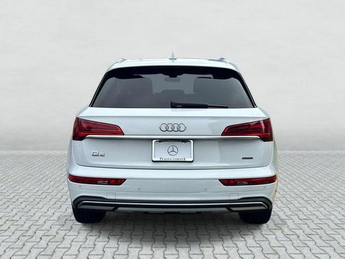 Glacier White Metallic 2021 Audi Q5 45 Premium Plus