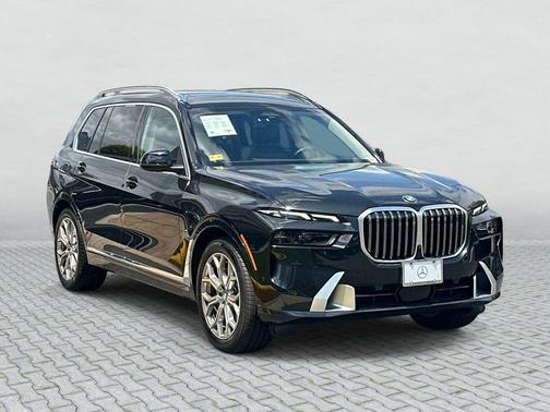 Black Sapphire Metallic 2024 BMW X7 xDrive40i