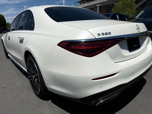 MANUFAKTUR Cashmere White Magno 2023 Mercedes-Benz S-Class 4MATIC
