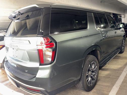 2023 Chevrolet Suburban LT