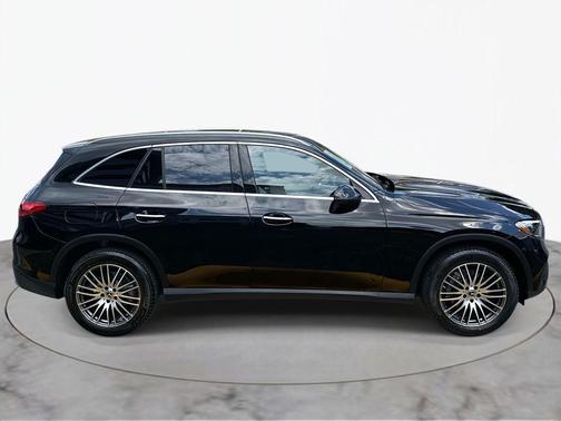 2025 Mercedes-Benz GLC 300 4MATIC