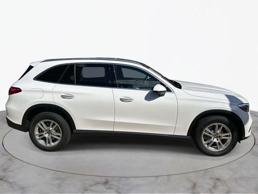 2025 Mercedes-Benz GLC 300 4MATIC