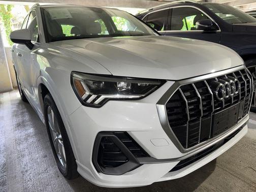 Glacier White Metallic 2022 Audi Q3 45 S line Premium Plus
