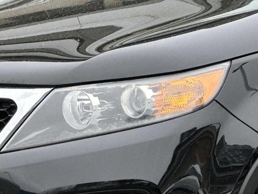 Ebony Black 2011 Kia Sorento LX