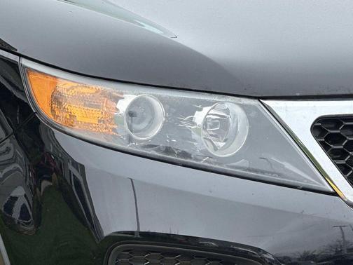 Ebony Black 2011 Kia Sorento LX
