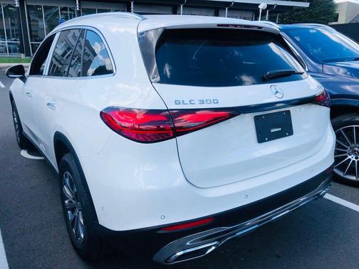 2025 Mercedes-Benz GLC 300 4MATIC
