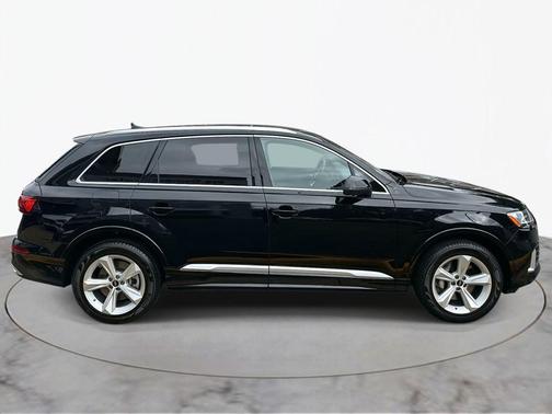 2022 Audi Q7 45 Premium