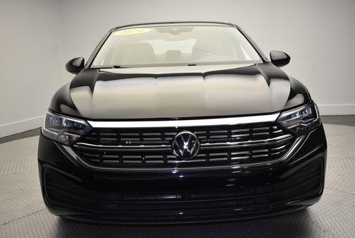 Deep Black Pearl 2024 Volkswagen Jetta 1.5T SE