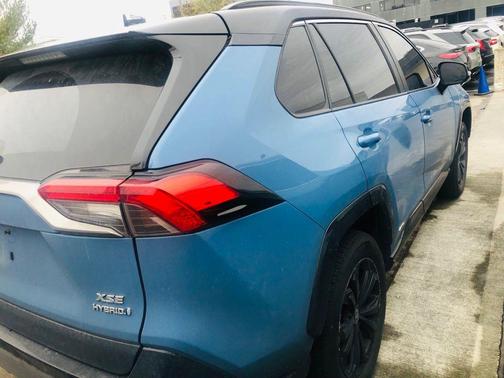 2022 Toyota RAV4 Hybrid SE