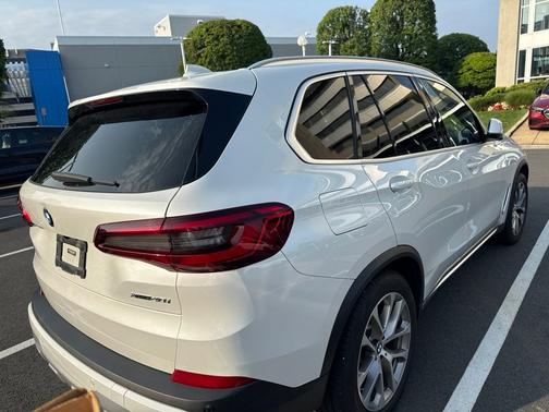 Mineral White Metallic 2019 BMW X5 xDrive40i