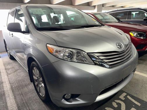 Silver Sky Metallic 2017 Toyota Sienna XLE Premium