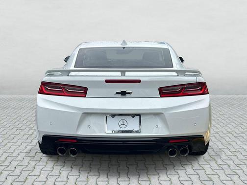 Summit White 2017 Chevrolet Camaro 2SS