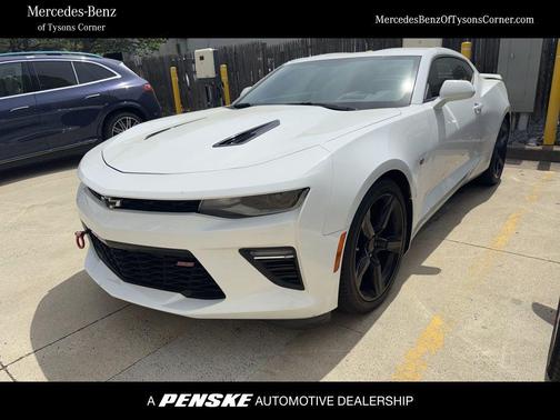 Summit White 2017 Chevrolet Camaro 2SS