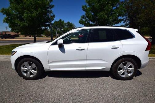 2022 Volvo XC60 Momentum