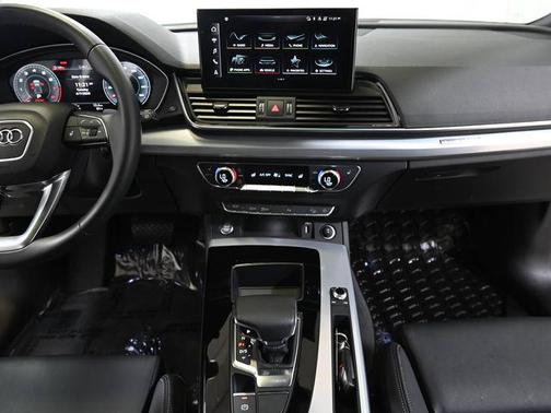 Daytona Gray Pearl Effect 2024 Audi Q5 45 S line Premium