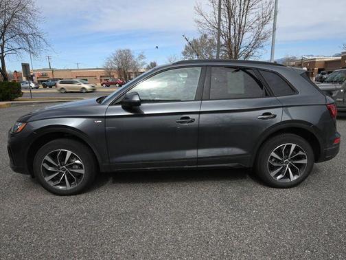 Daytona Gray Pearl Effect 2024 Audi Q5 45 S line Premium