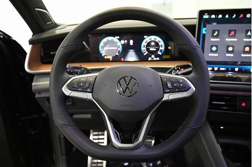 2025 Volkswagen Tiguan 2.0T SEL R-Line 4MOTION