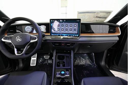 2025 Volkswagen Tiguan 2.0T SEL R-Line 4MOTION