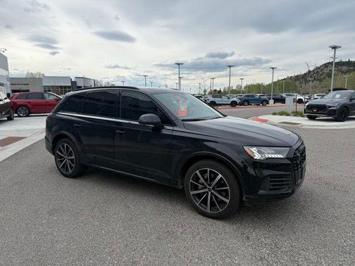 Mythos Black Metallic 2023 Audi Q7 55 Premium Plus