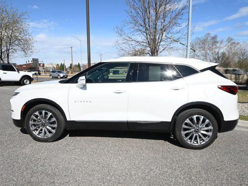 Iridescent Pearl Tricoat 2023 Chevrolet Blazer Premier