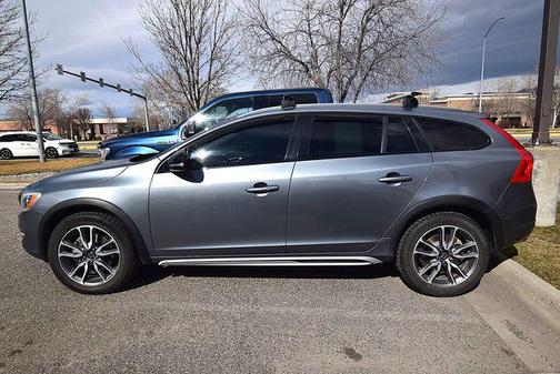 2018 Volvo V60 Cross Country T5