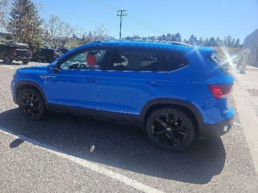 Cornflower Blue 2023 Volkswagen Taos 1.5T SE