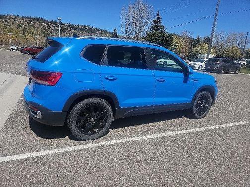 Cornflower Blue 2023 Volkswagen Taos 1.5T SE