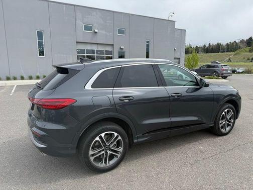 Tambora Gray Metallic 2025 Audi Q5 Premium Plus TFSI quattro S tronic