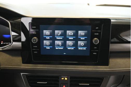 Pure White w/Deep Black Roof 2026 Volkswagen Taos SE Black