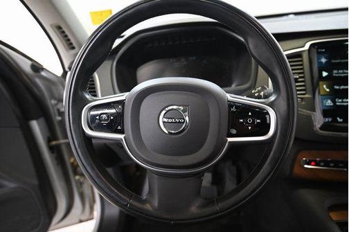 2021 Volvo XC90 T6 Momentum