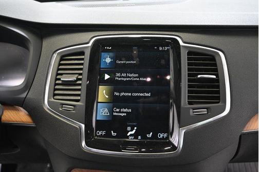 2021 Volvo XC90 T6 Momentum