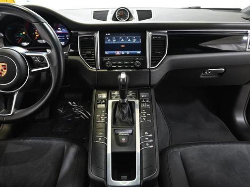 2018 Porsche Macan Macan