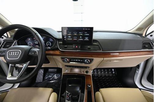 2023 Audi Q5 45 S line Prestige
