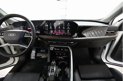 Glacier White Metallic 2025 Audi Q5 Premium Plus TFSI quattro S tronic