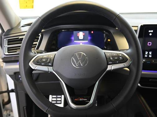 Pure White 2024 Volkswagen Atlas 2.0T SE w/Technology 4MOTION