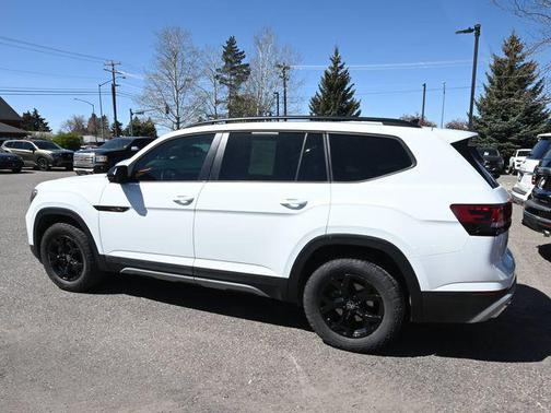 Pure White 2024 Volkswagen Atlas 2.0T SE w/Technology 4MOTION